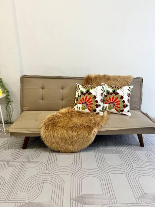 Roemah Lily Studio Тана Рата Екстериор снимка