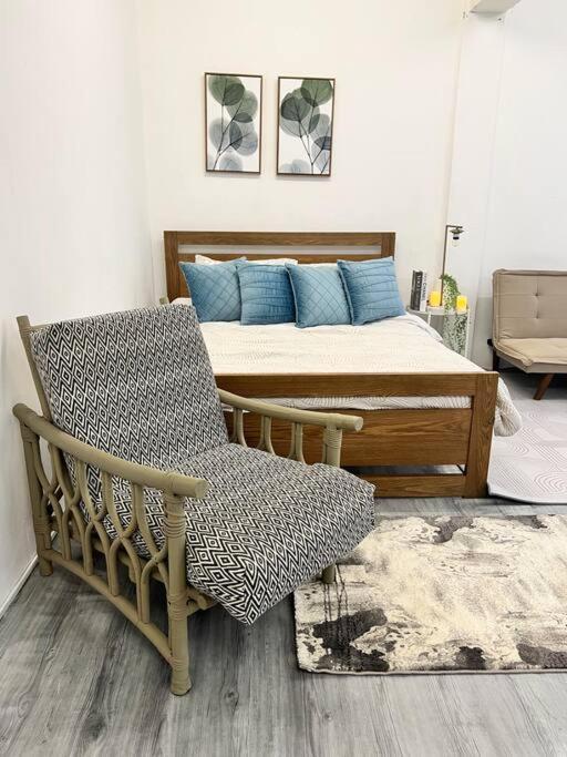 Roemah Lily Studio Тана Рата Екстериор снимка